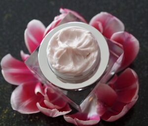 Differences among Normal and Anti-Aging Eye Creams 