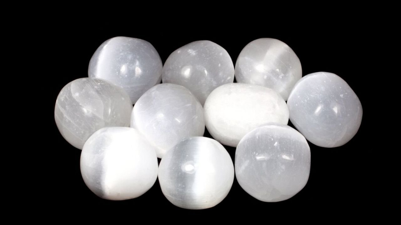 5 Important Facts About Selenite Stone