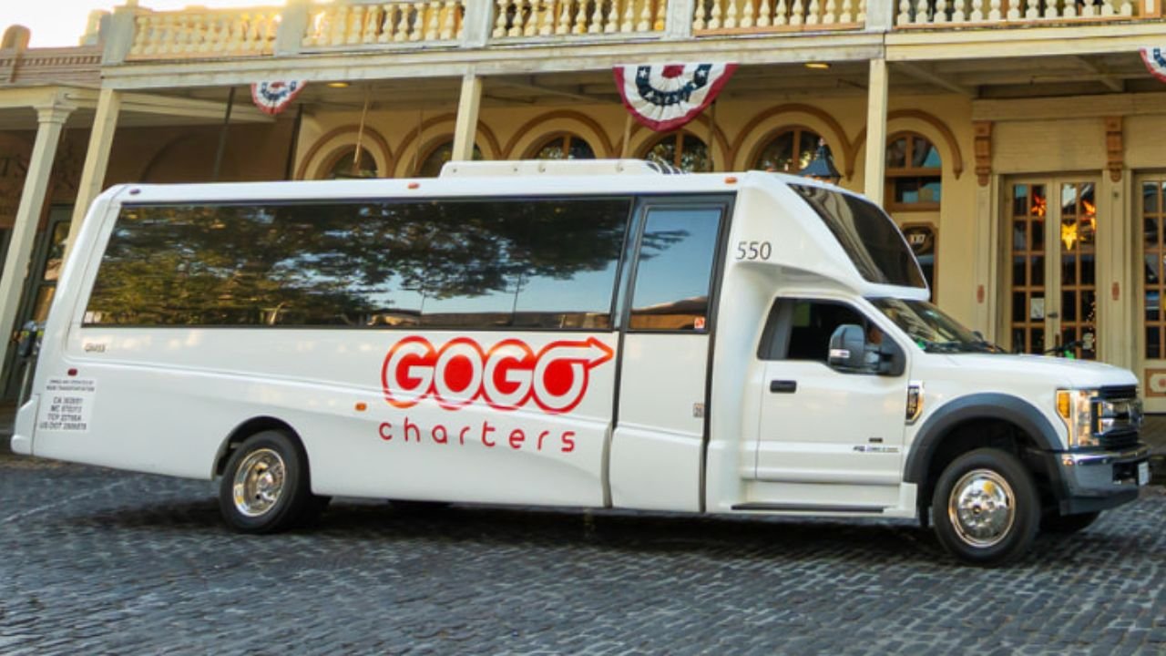 7 Reasons Why a Luxury Minibus is the Perfect Vehicle for Group Travel 