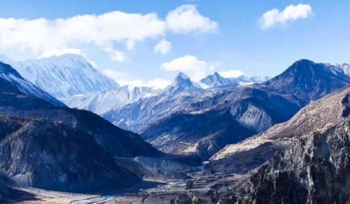 Explore communities and culture in Annapurna and Everest.