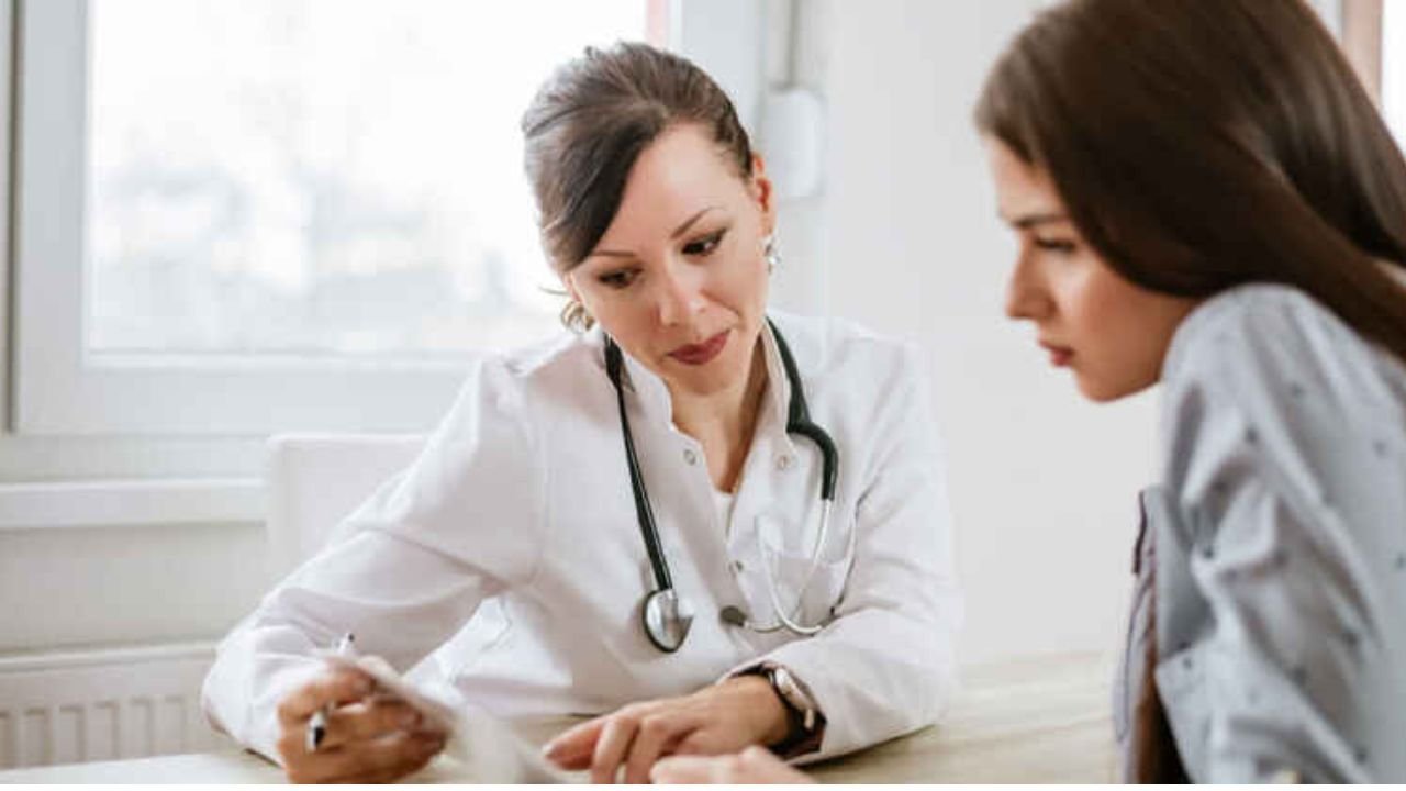 How do drug rehabilitation centers assess individual needs?