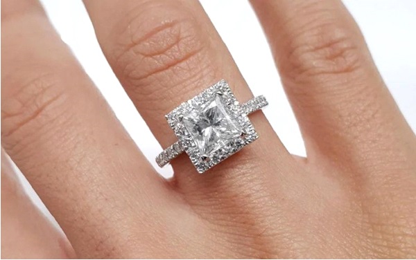 Are you looking for Princess Cut Engagement Rings Online?