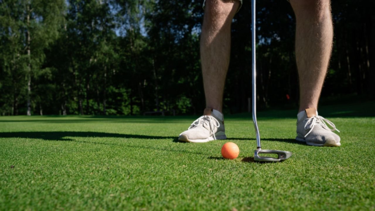 Artificial Putting Green: 6 Advantages That Golfers Love