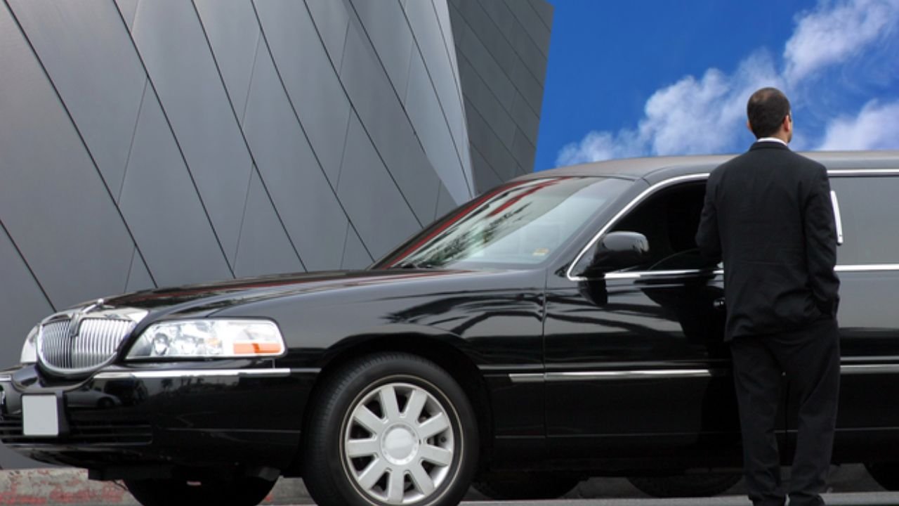 Black Limo Service Seattle for Trends in High-End Transportation
