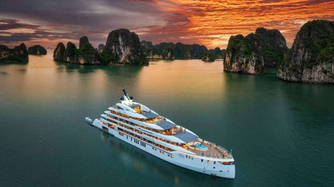 Discover the World-famous Natural Heritages on a Classic Halong Bay Itinerary