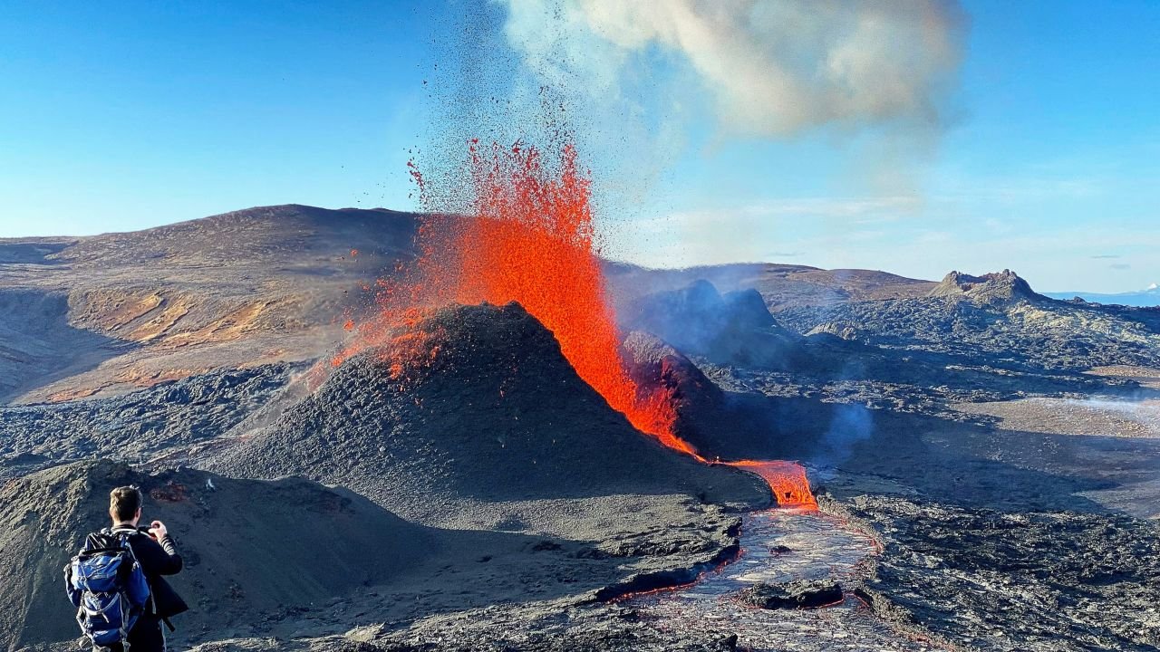 Blue Lagoon Iceland Volcano Eruption: Latest Updates, Safety Guidelines, and Travel Information