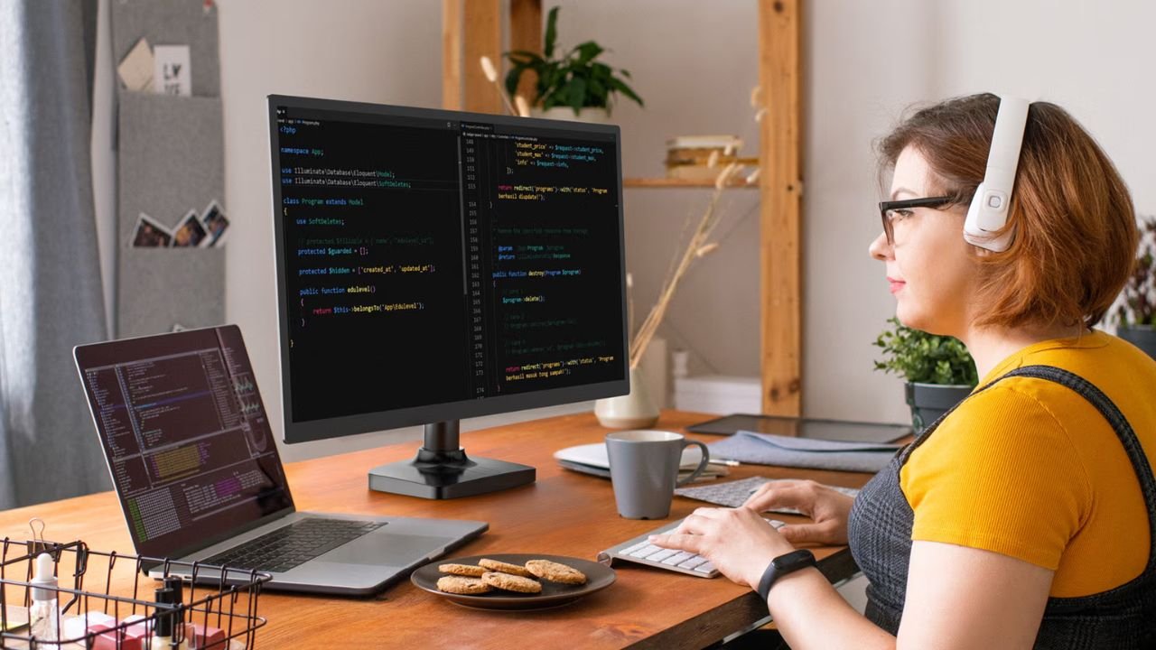 Is 22 Inch Monitor Good for Work? 7 Reasons You Should Consider