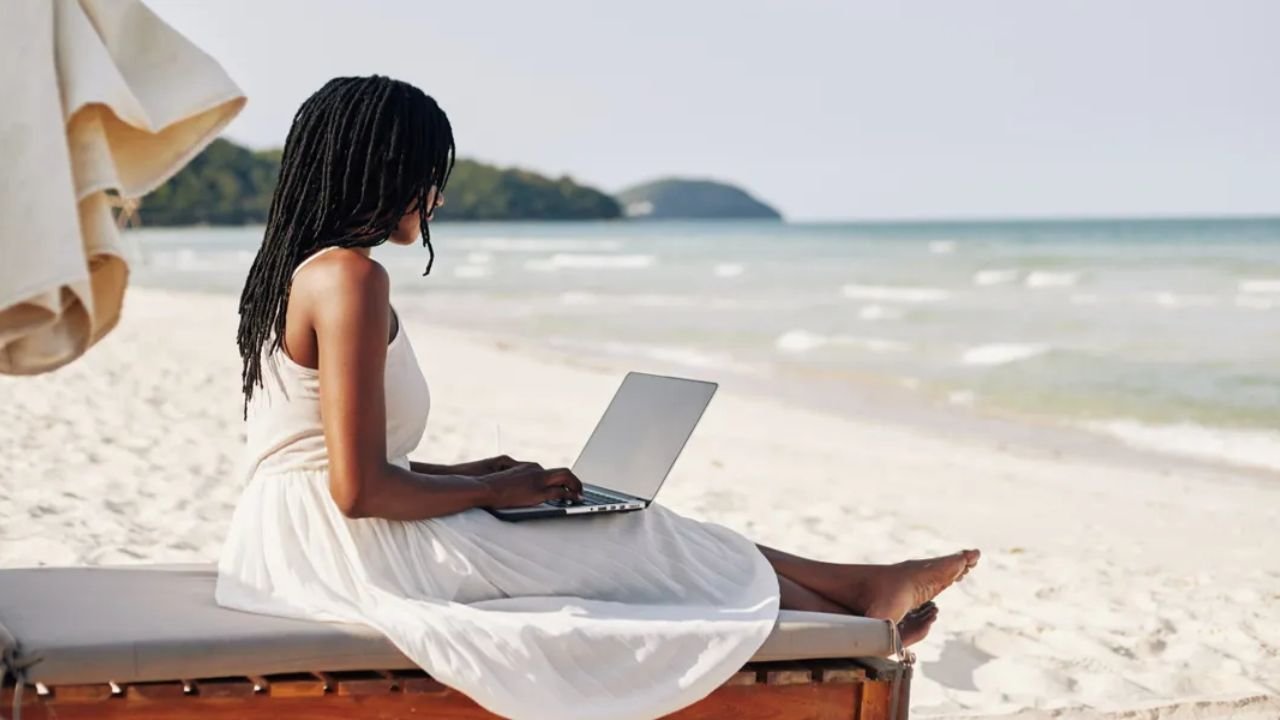 Bleisure Travel’s Rise: Why Smart Corporate Housing Solutions Matter More Than Ever