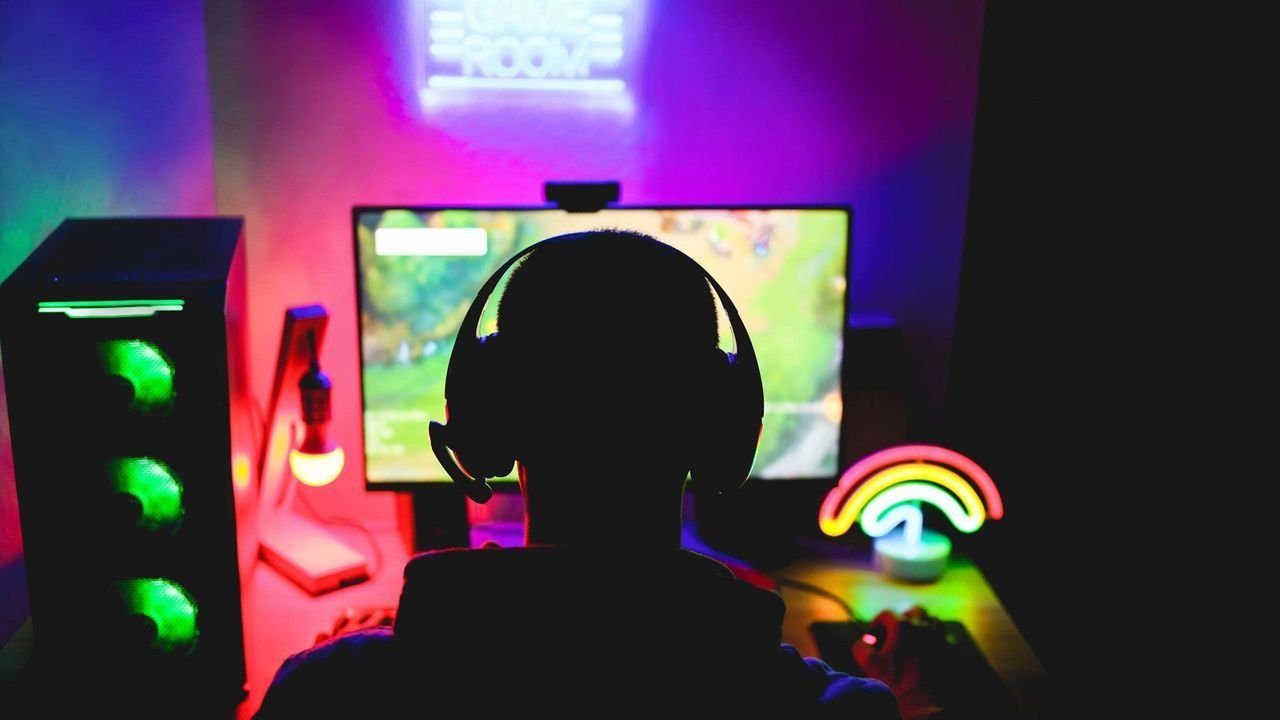 Can online gaming help fight loneliness in modern society? 