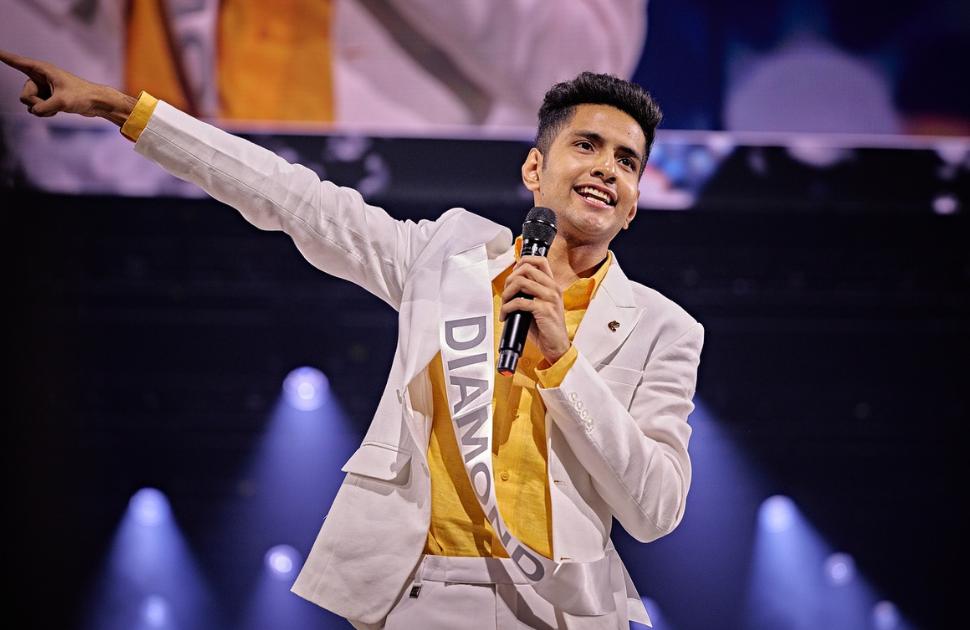 Krishna Arora Net Worth—Early life of Krishna Arora