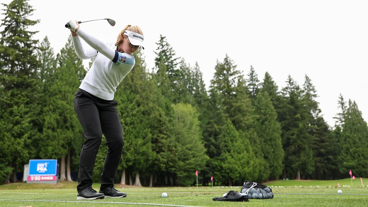 Enhancing Golf Practice with Virtual Challenges for a Competitive Edge