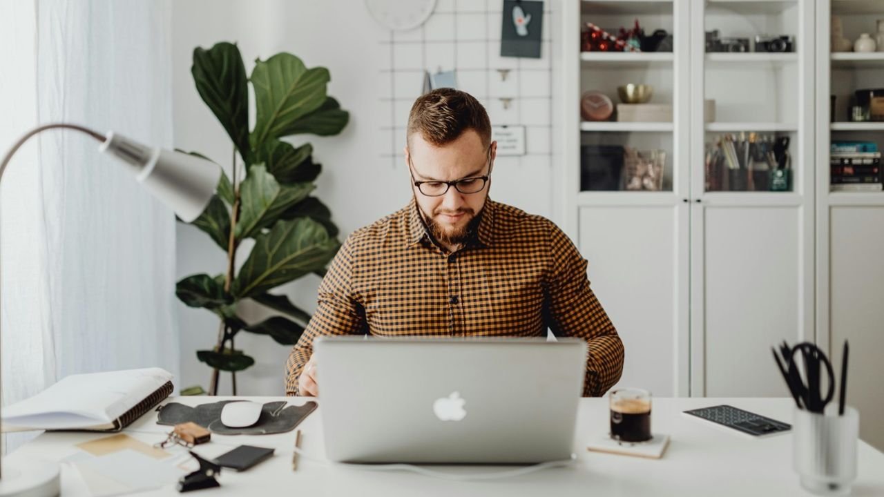 What Are the Top Sustainable Business Ideas for Women in 2025?