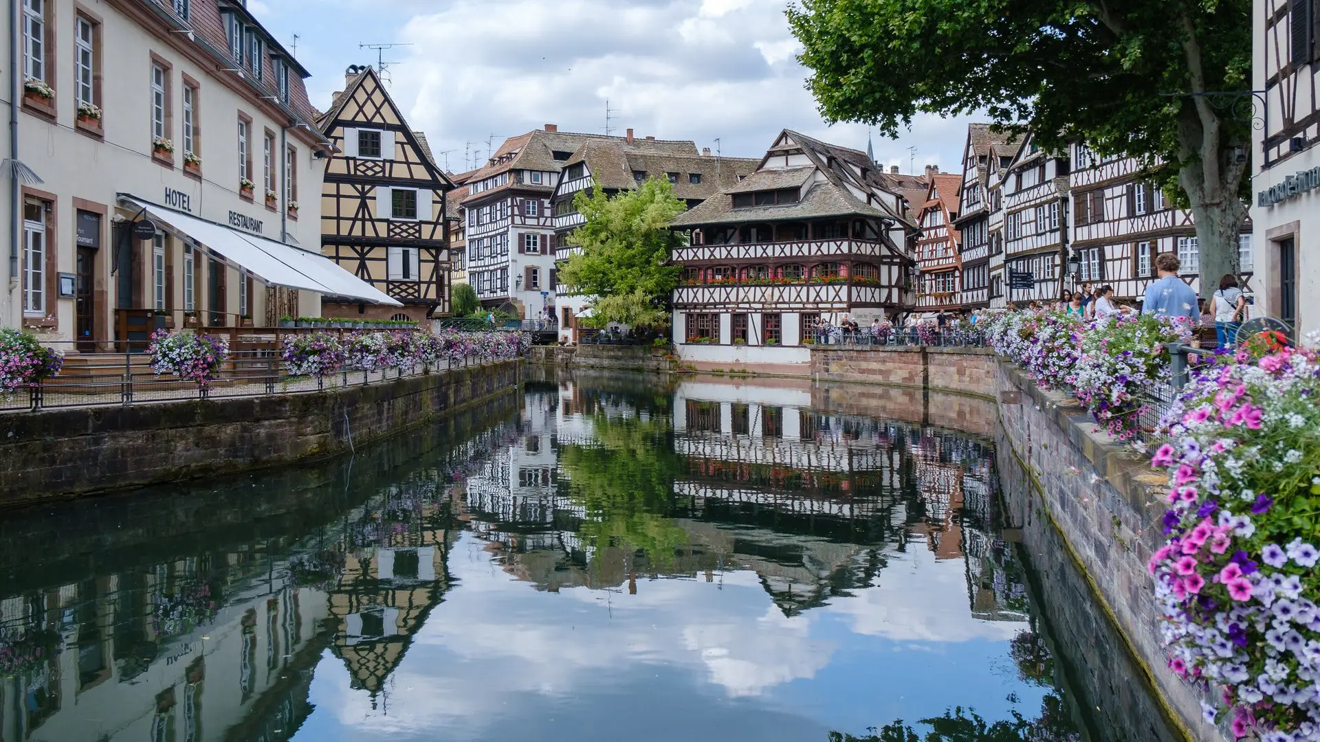 The Best Way to Get From Basel Airport to Your Hotel – Comfort Transfers Guide