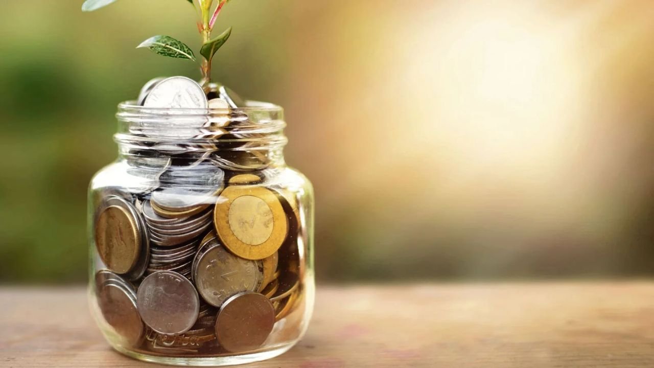 Should You Park Your Wealth in Fixed Deposits? Signs You Should 