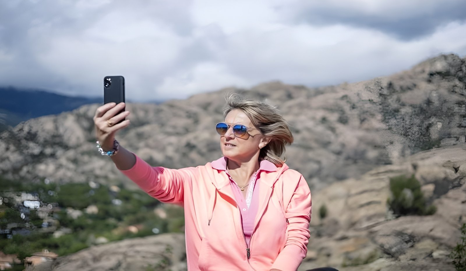 How-backstageviral-com-Tracks-Global-Trends-Picsart-AiImageEnhancer