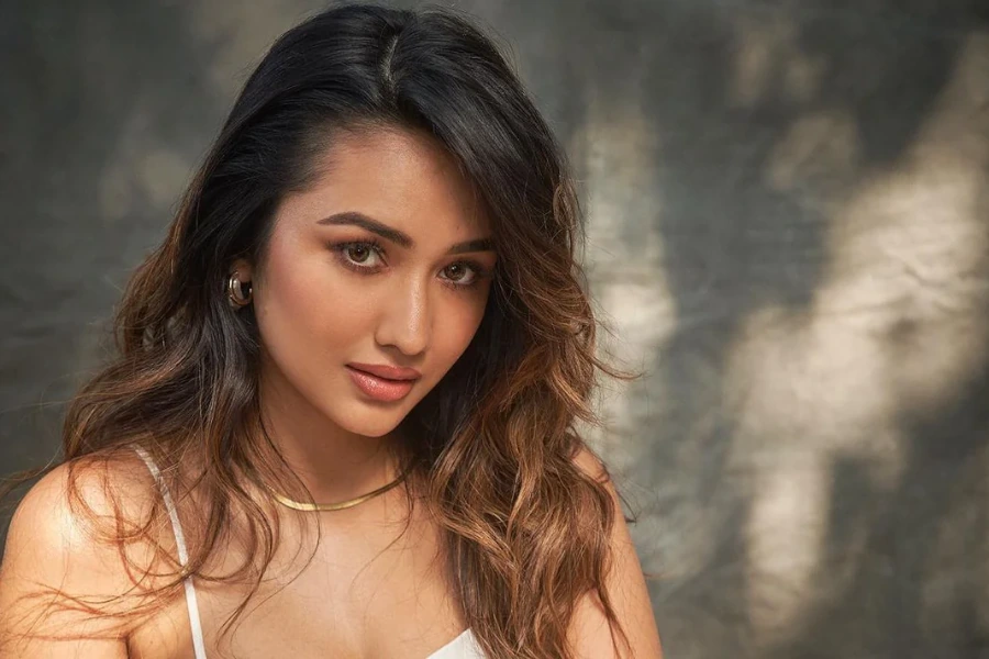 Akanksha Sharma Education and Qualification